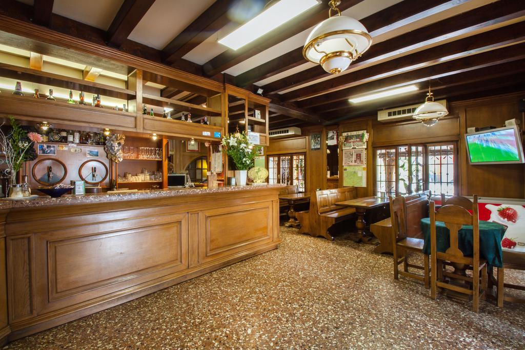 Albergo Ristorante Da Felice Loria Buitenkant foto
