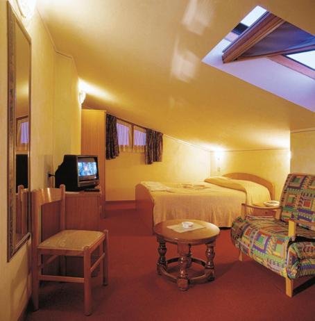 Albergo Ristorante Da Felice Loria Kamer foto